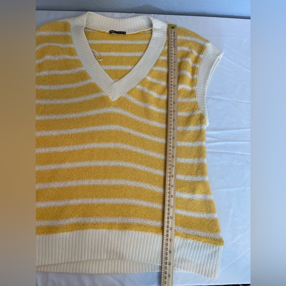 Zara Striped Sweater Vest Size Small Yellow and White NWOT - Picture 9 of 9